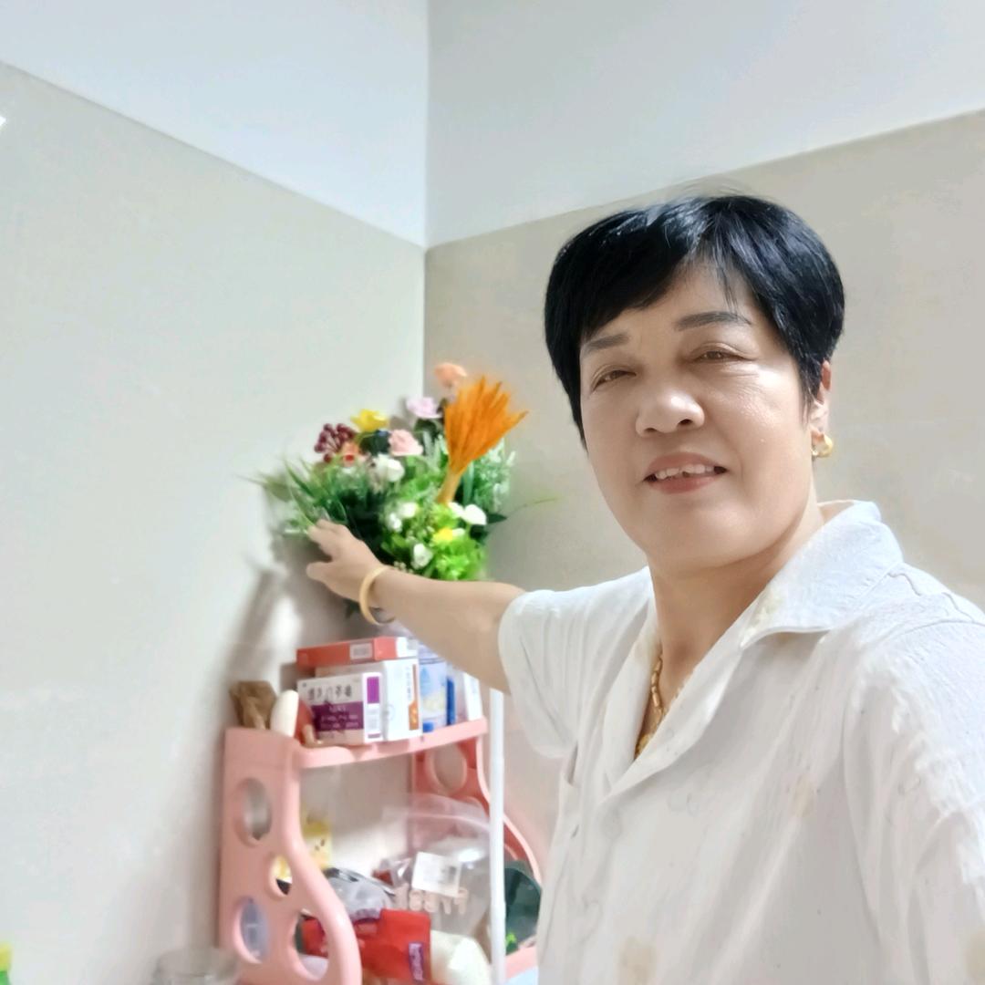 64年9月龙姐，😃