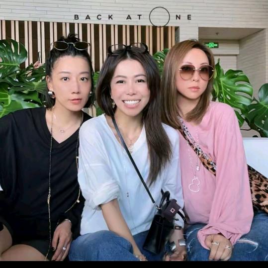 唐老板嘉玲姐时尚穿搭