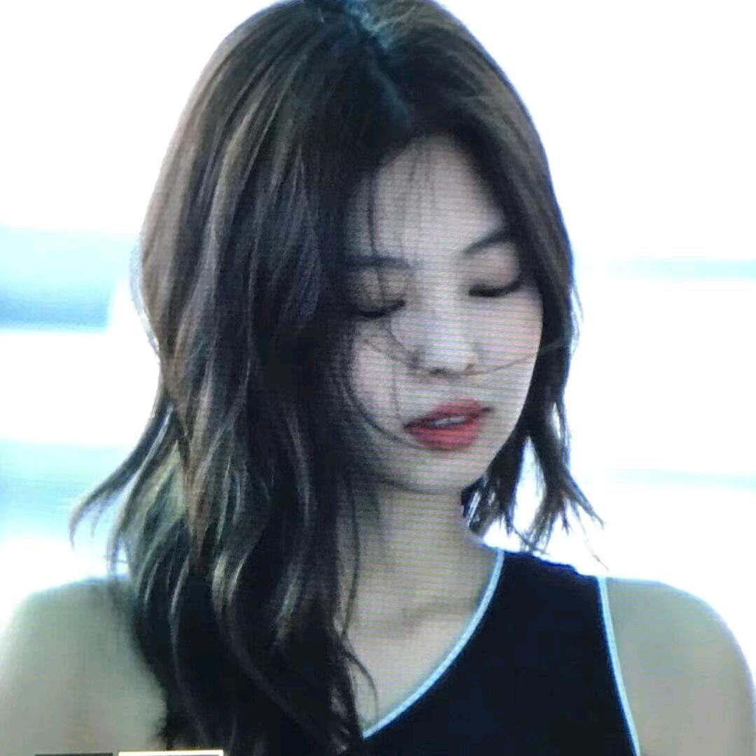 JENNIE