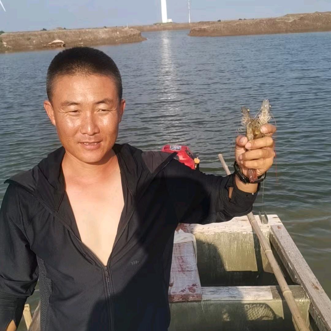 黄骅盐田虾农小松
