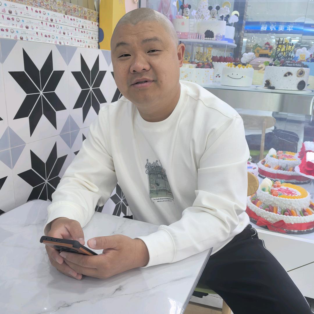 在金寨县做蛋糕的易先森