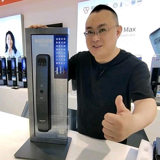 泸州门锁世家曾老板