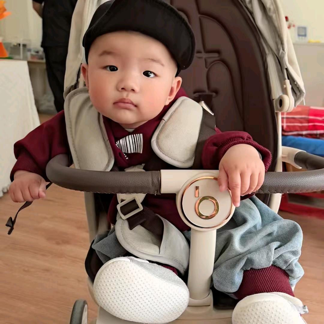 莲宇睿鑫4个宝贝的奶奶老梁哈！