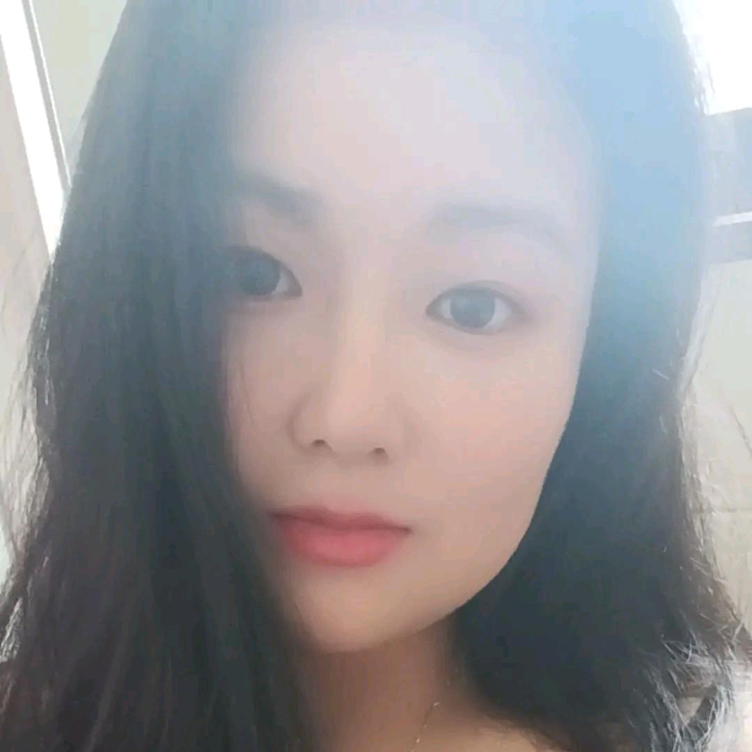 爱喝酒的小妞