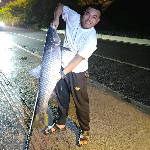 小鱼儿钓鱼
