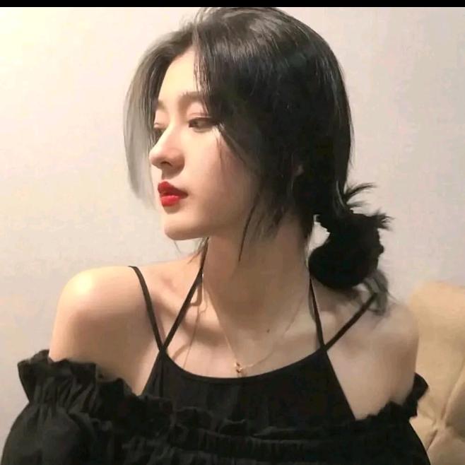 开宝马的老板娘