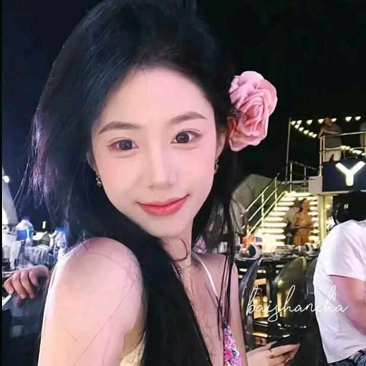 ^露西^🥳(⁎⁍̴̛͂▿⁍̴̛͂⁎)