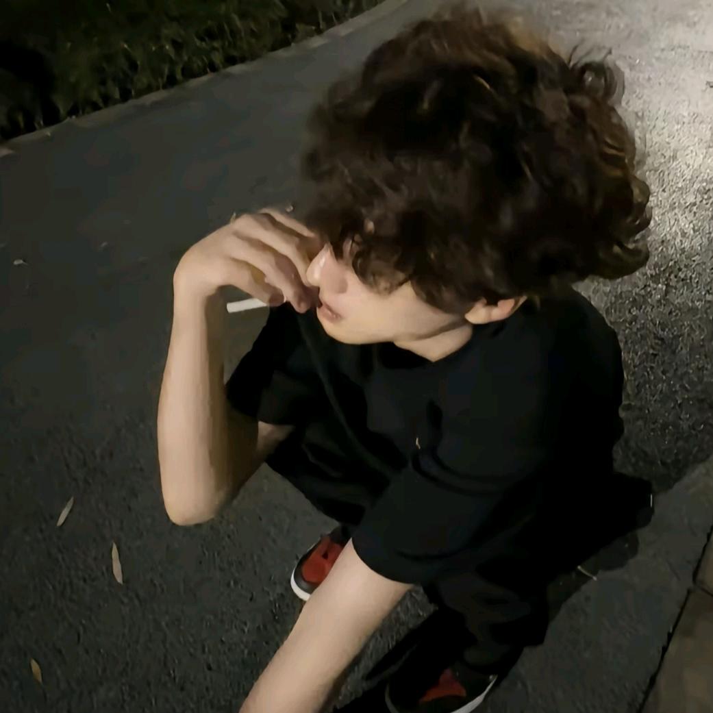 _傻到犯困了