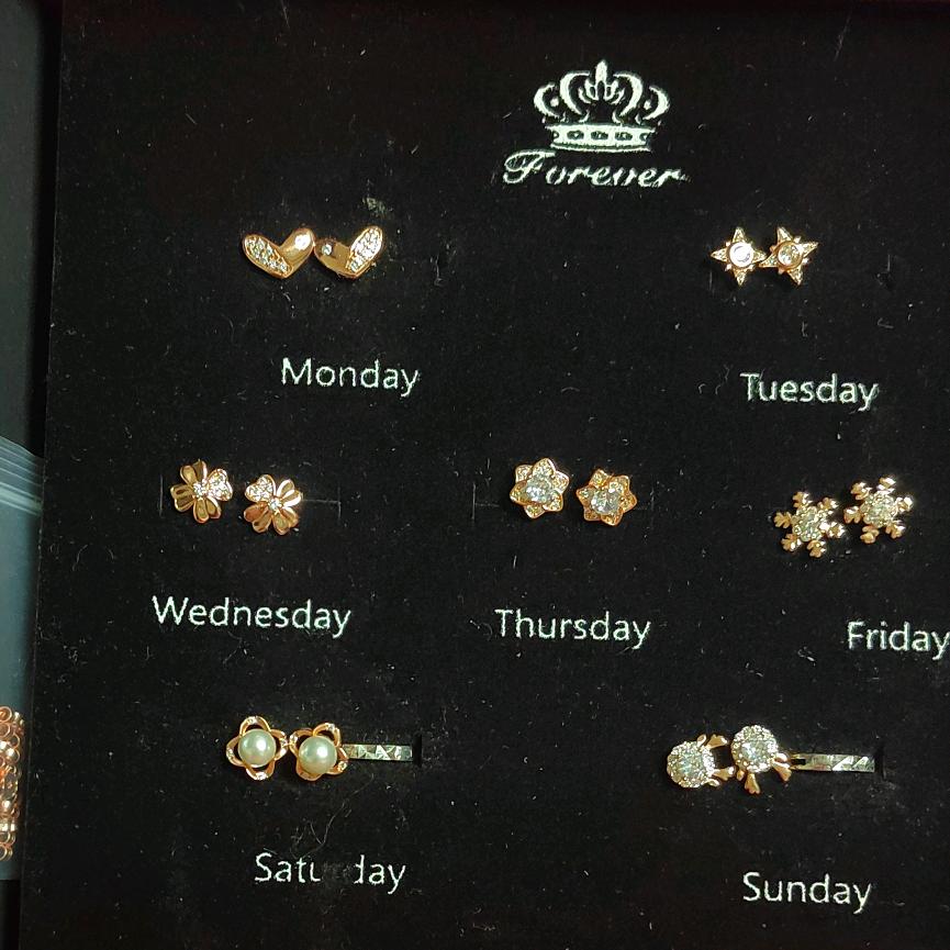 草莓熊🦋🌹🌸