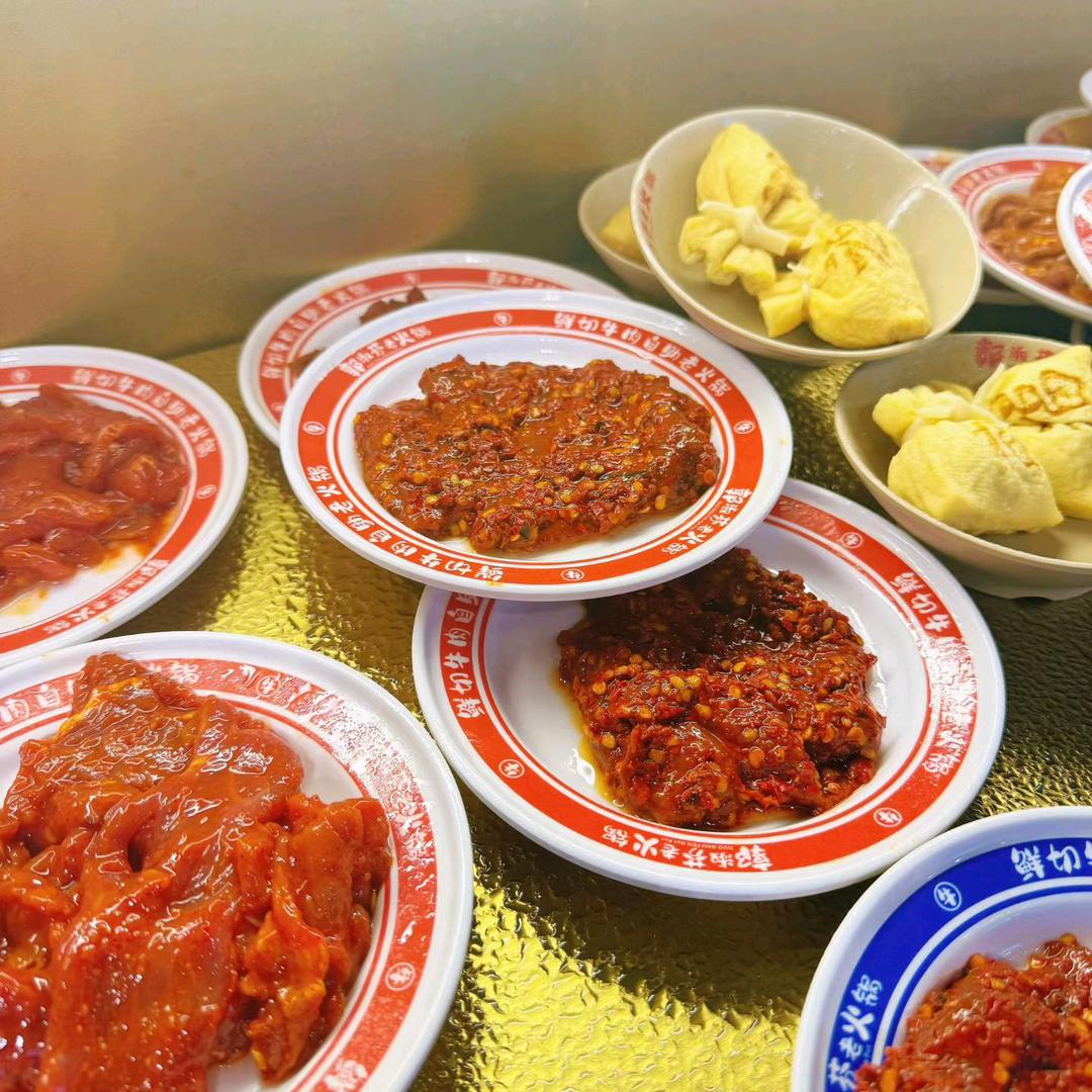 郭淑芬鲜切牛肉自助老火锅（光谷青年汇店）