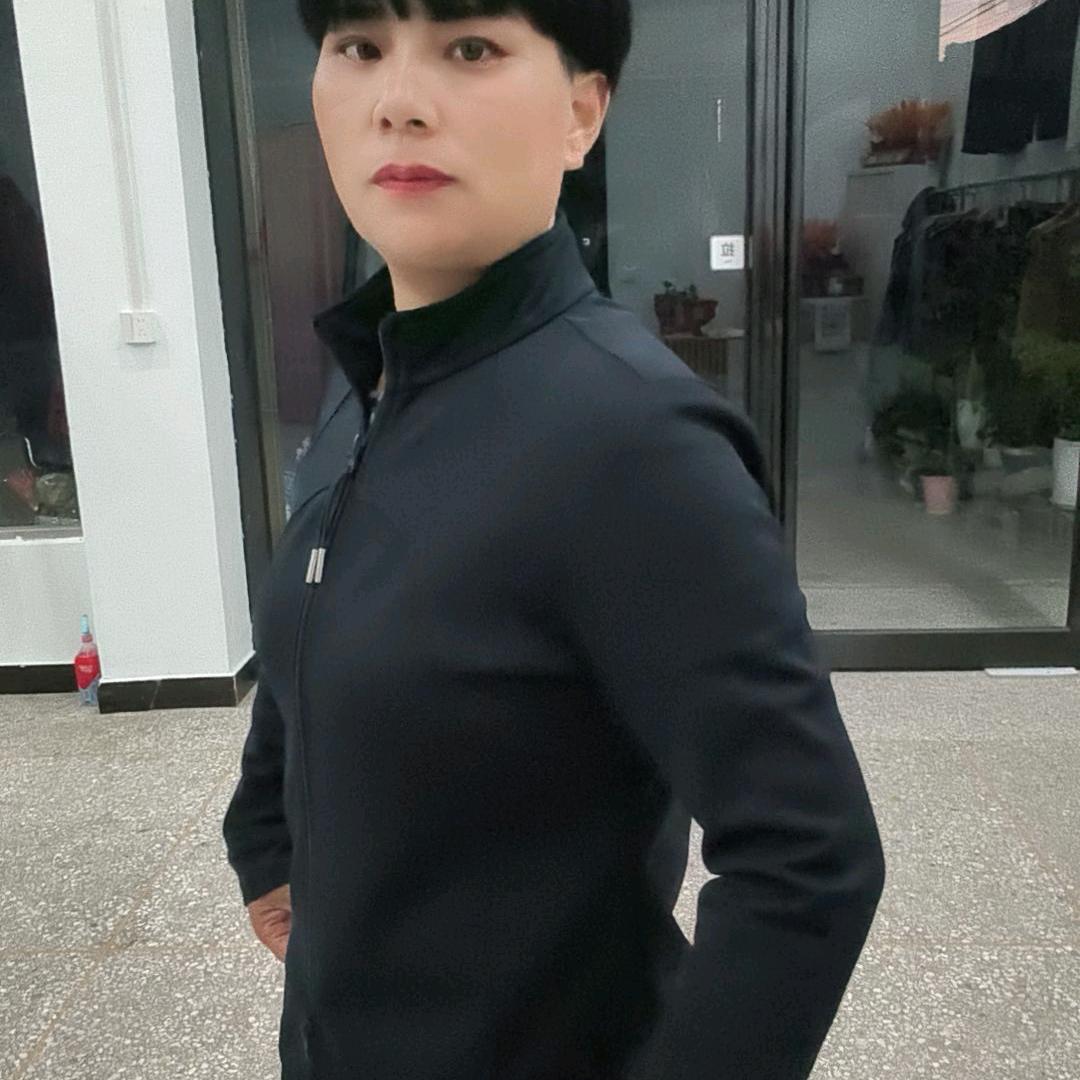 宋姐的服装店，妈妈装和中童装，康源桶装水