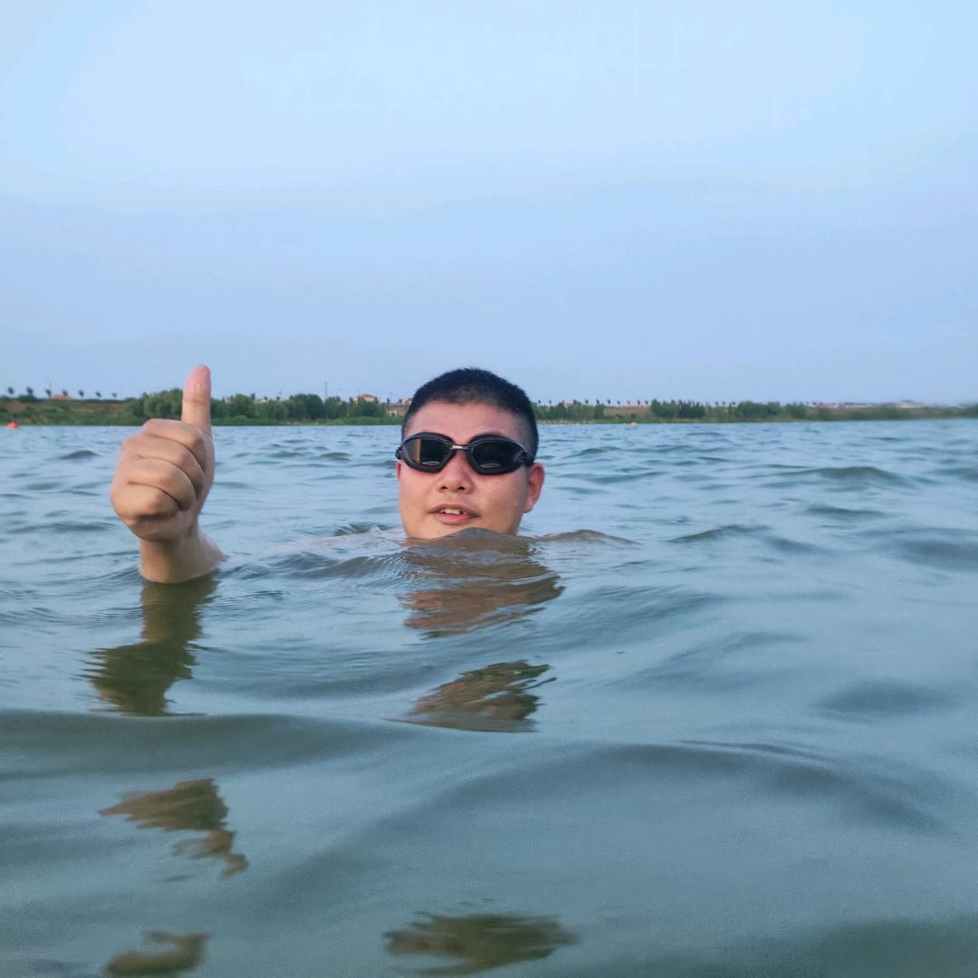 running 周振宇