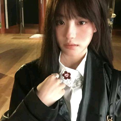 孤僻忧郁女高中生