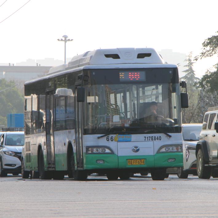 宣传公交的小赵