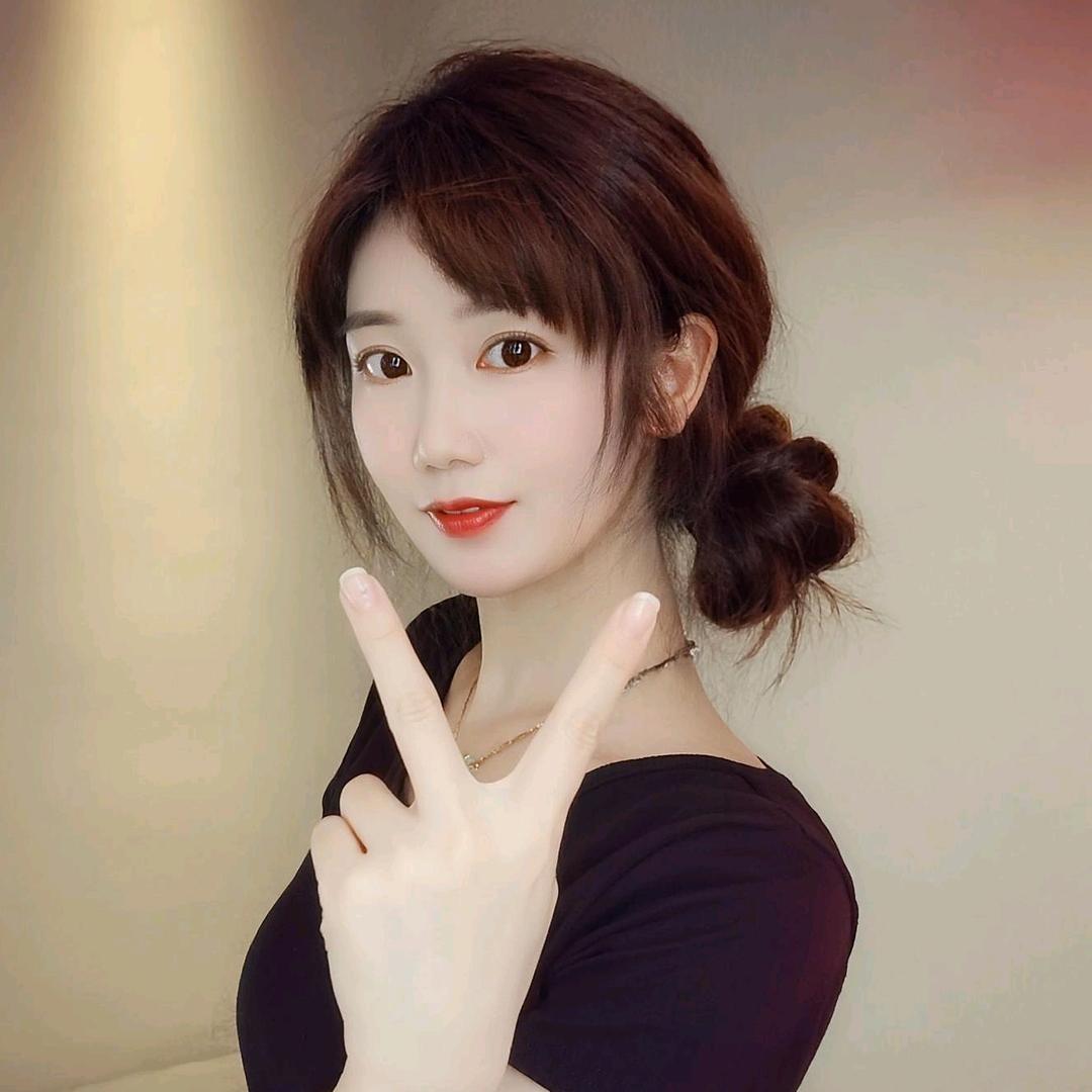 爱笑的眼睛，（月月）
