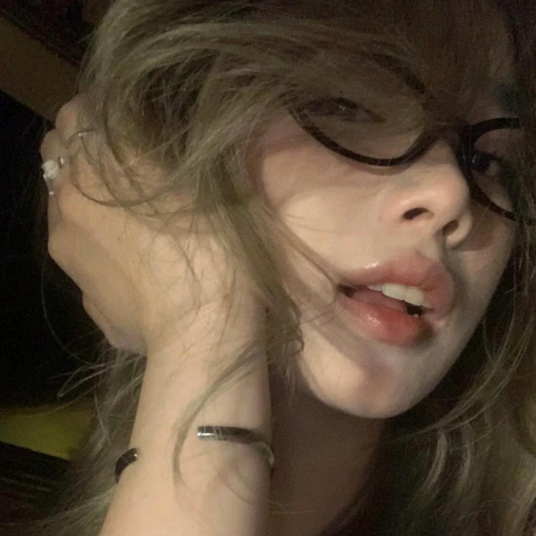 ℳ