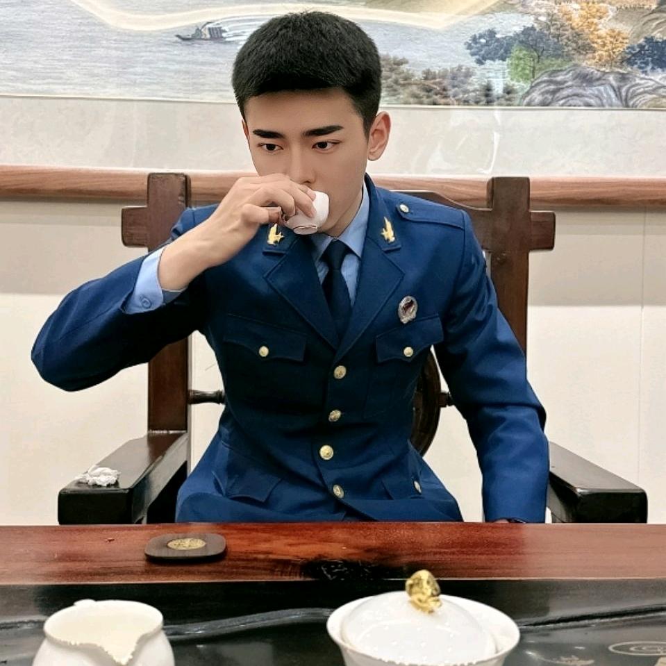 吴战战