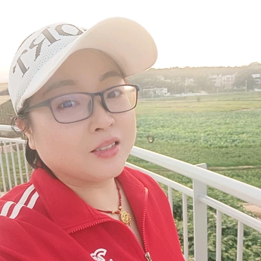 卖服装的杨姐(时尚俪人)校服