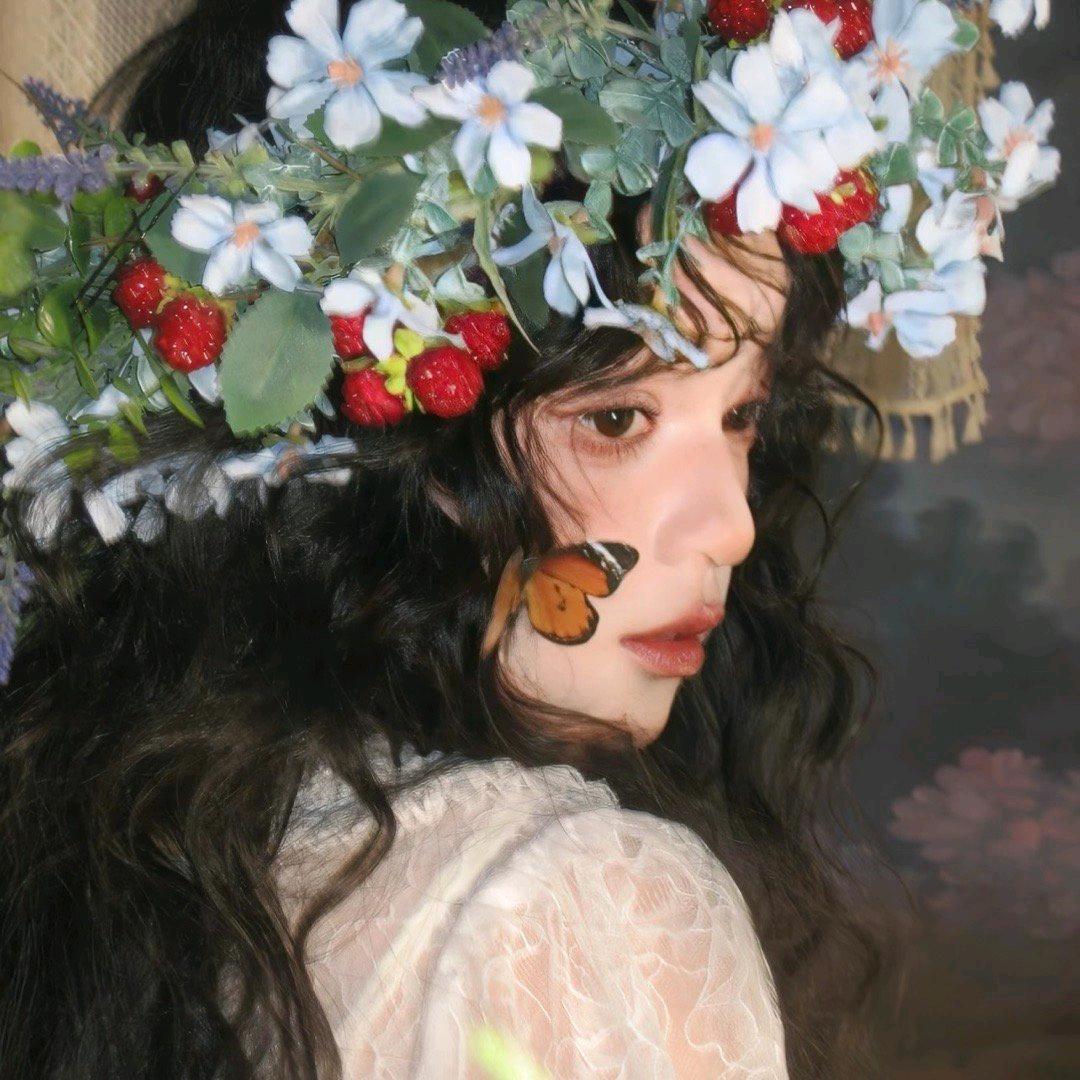 凌晨三点在大街上微醺跳着华尔兹