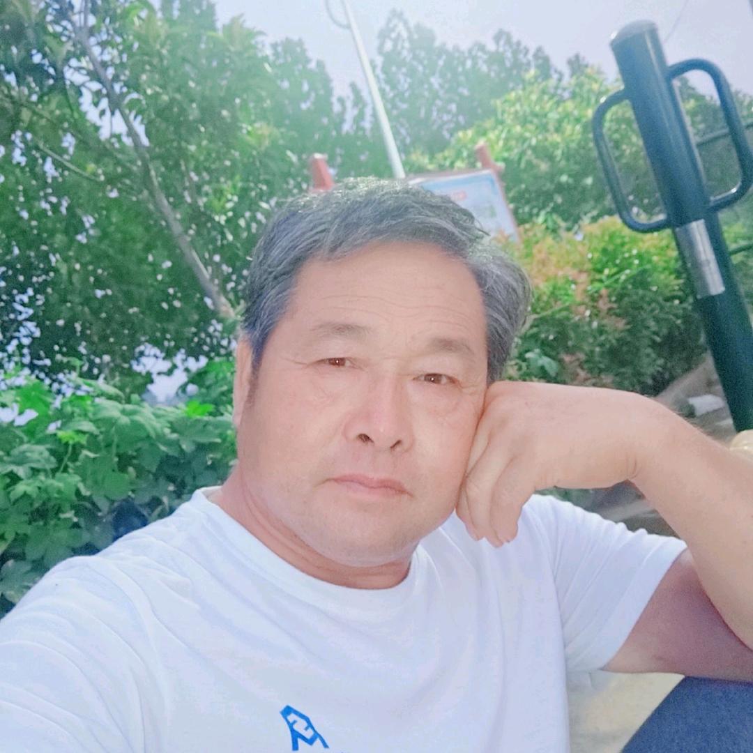 笑着奔跑的人！