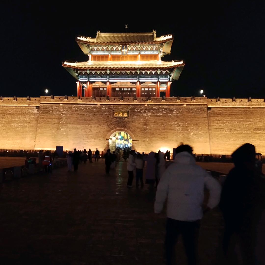 游   客