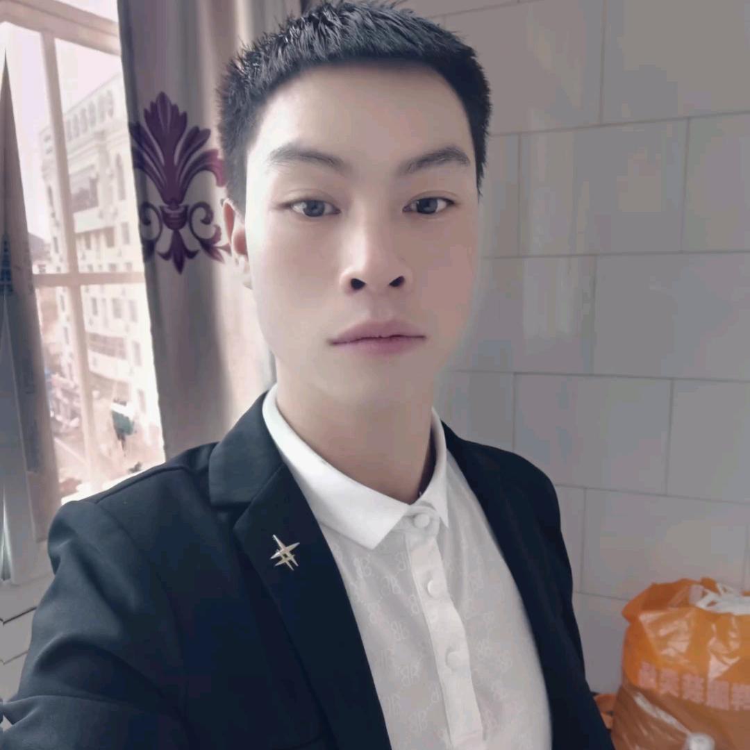 贵州单身小哥在温州摆地摊