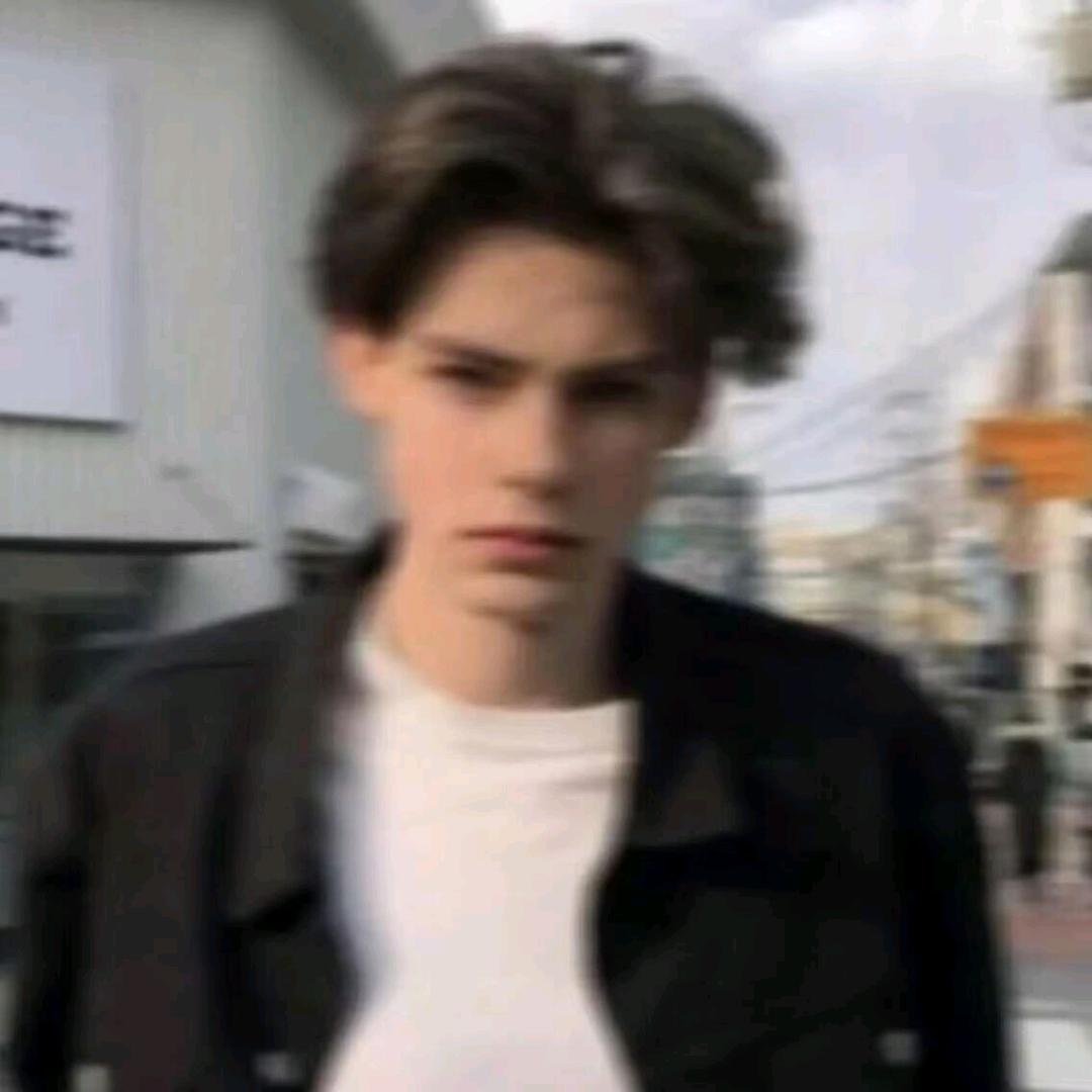 那时年少轻薄衫