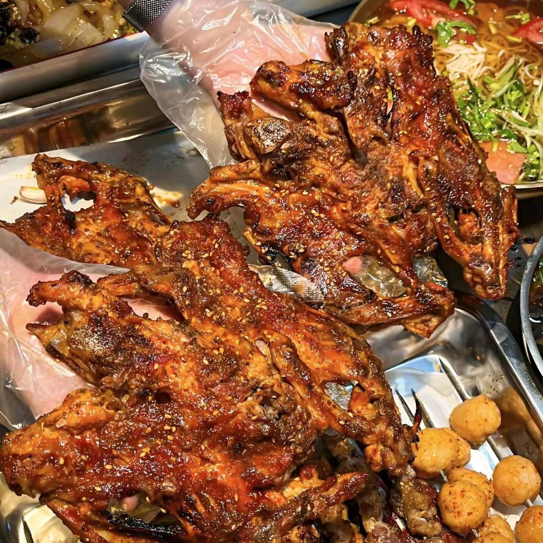 虚线`铁板鸡架【沈阳人主刀】