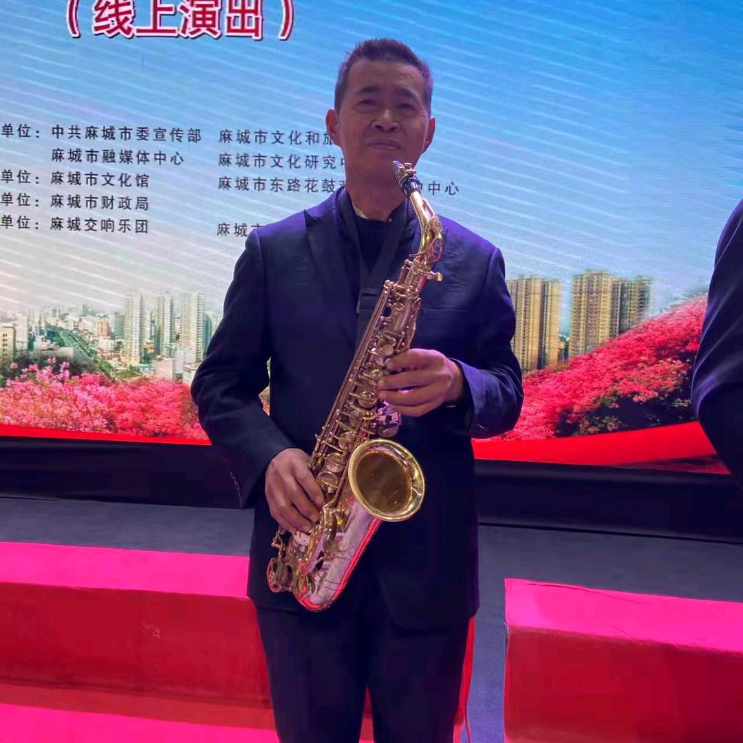 江 咏 周