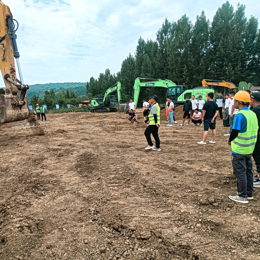 飞翔翔挖机培训基地