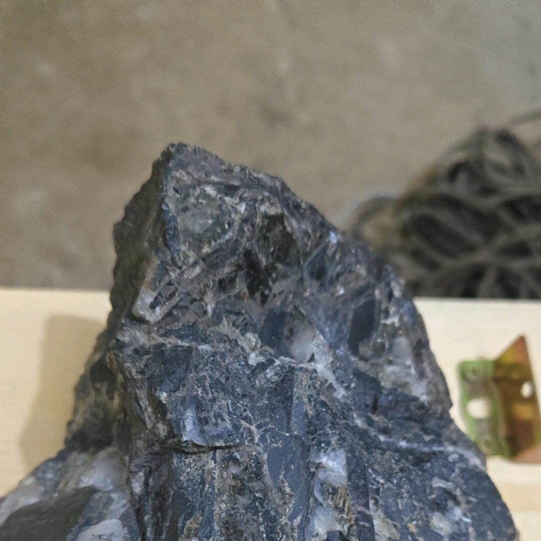 赣州钨矿，锡矿，钼矿，废旧手机回收
