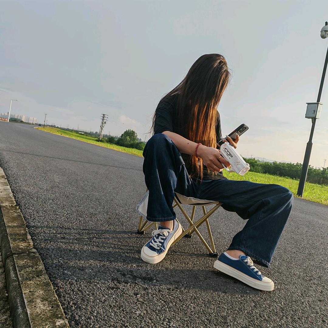 故人江海别，几度隔山川