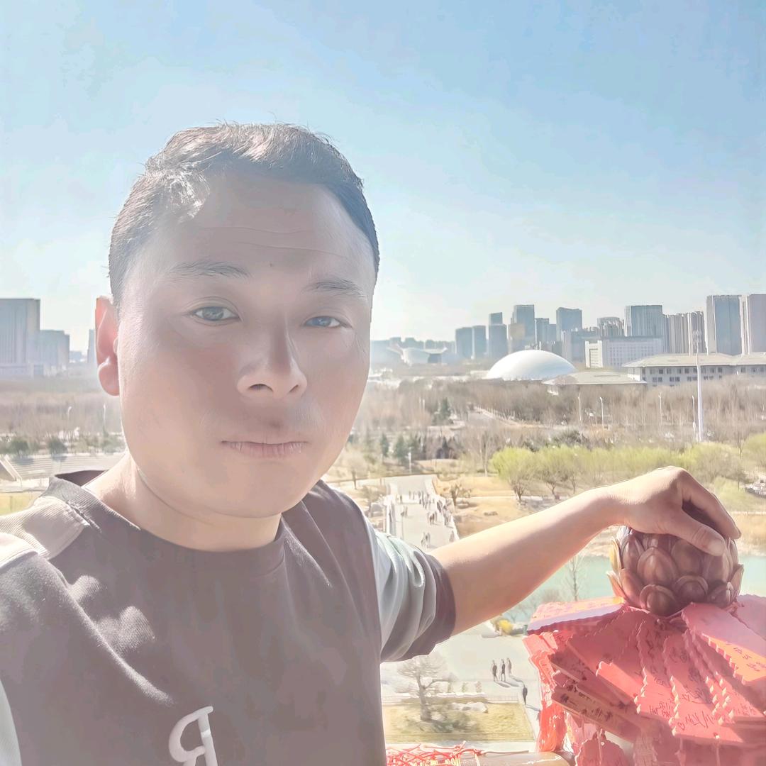 拿扳手的小马