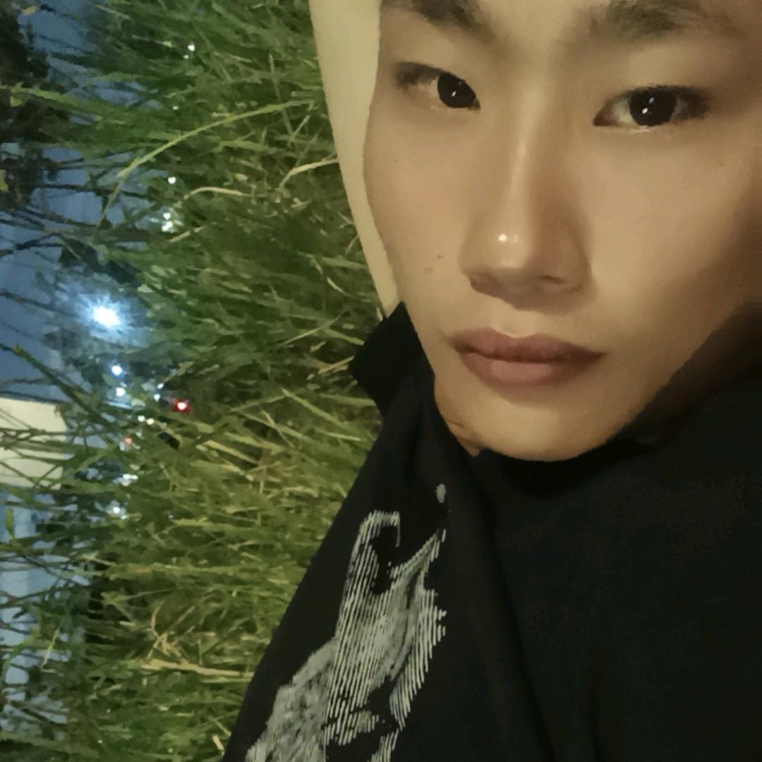 ╰つ咯ッ给糖吃”