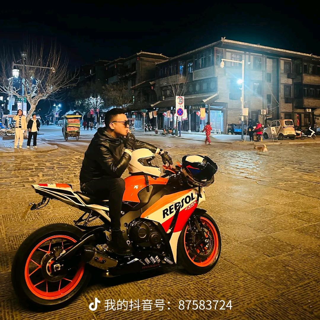 何冰