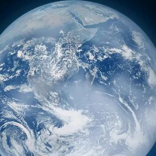 ￴￴ ￴ 物是人非