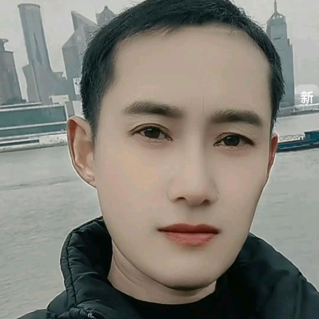 稚初王刚