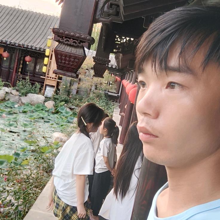 闫青同