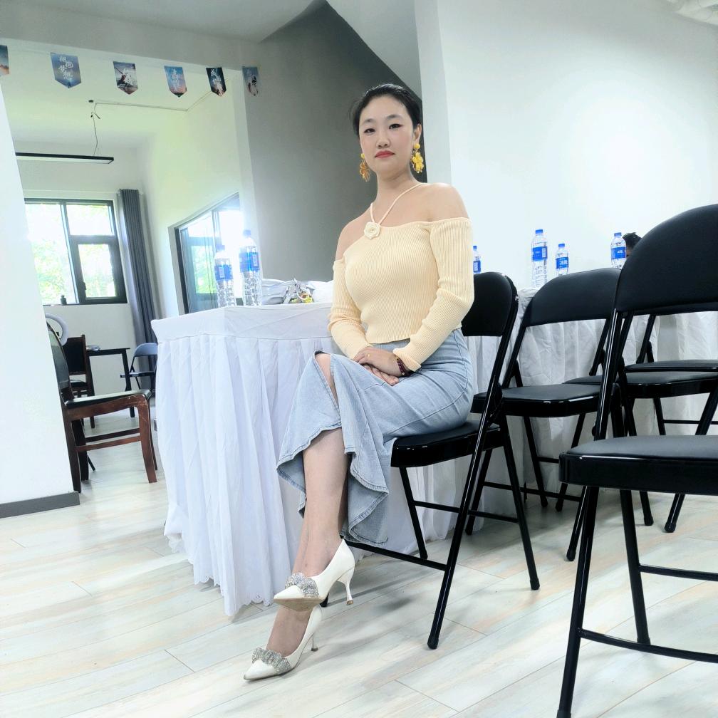 时髦老板娘小娟