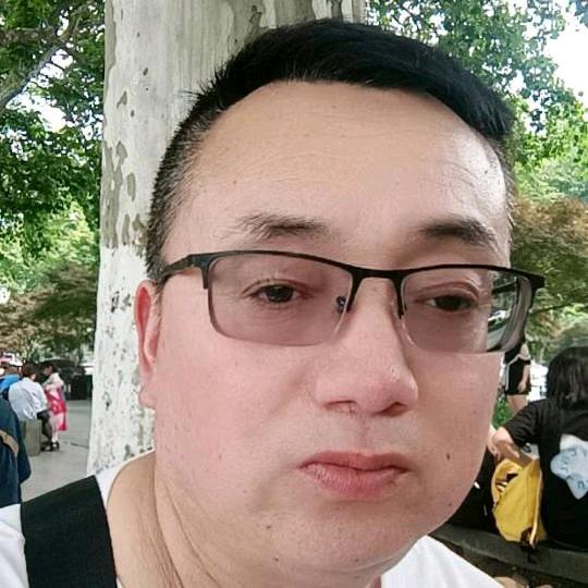 霸气的哥，只有抬头从不低头，哈哈哈哈