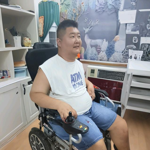 坚强吉鹏