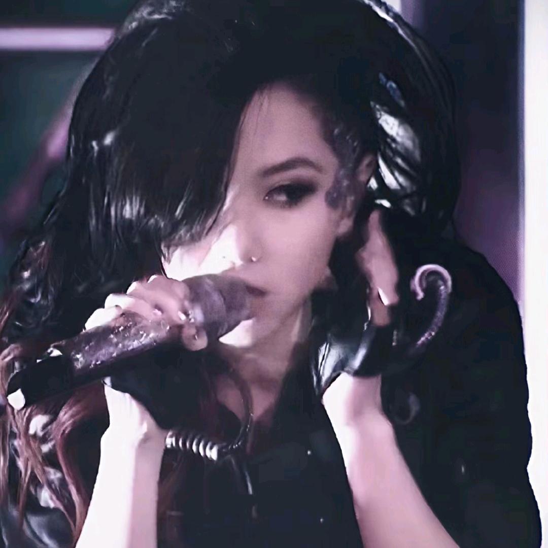 骑着电动车载小天使去把中药换成冰美式