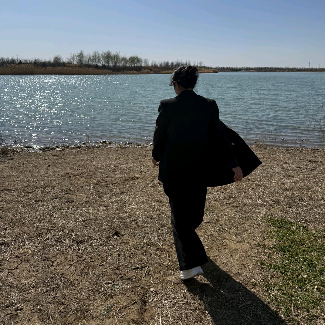 柠檬的味道有点酸