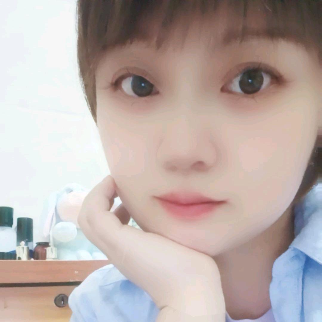 小傻妞😘😘🌻🌻