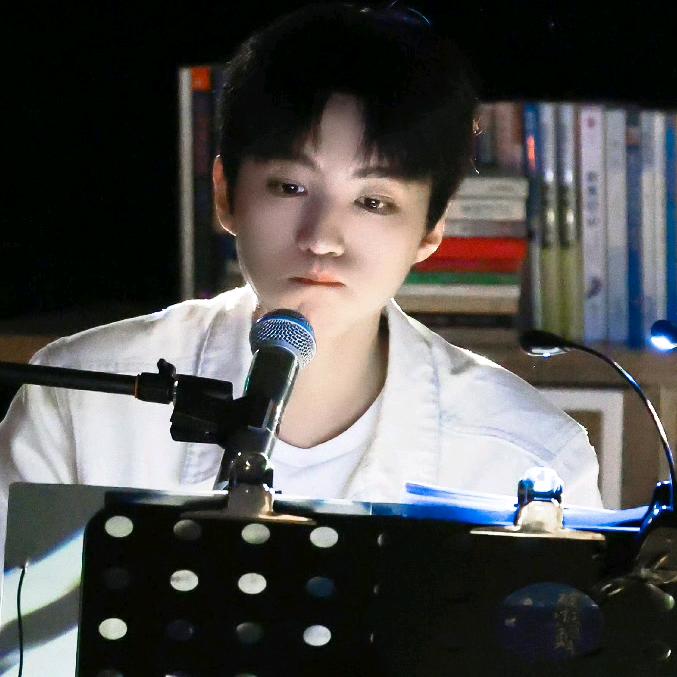 柒崽嘬一口奶控🧁🌲⁸³⁰