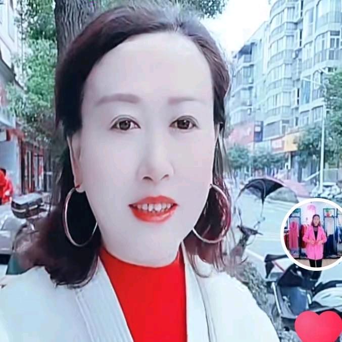 竹山亮点依家服装店