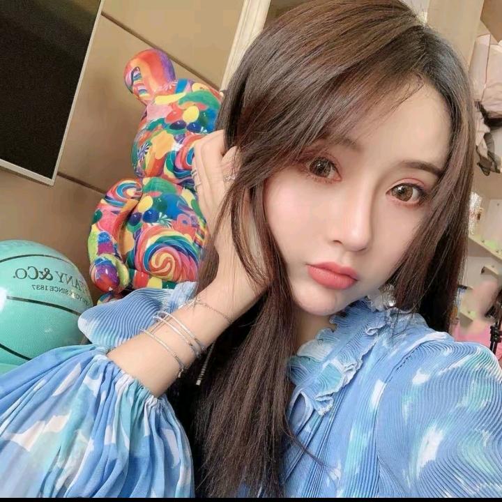 杨依姗(时尚穿搭)