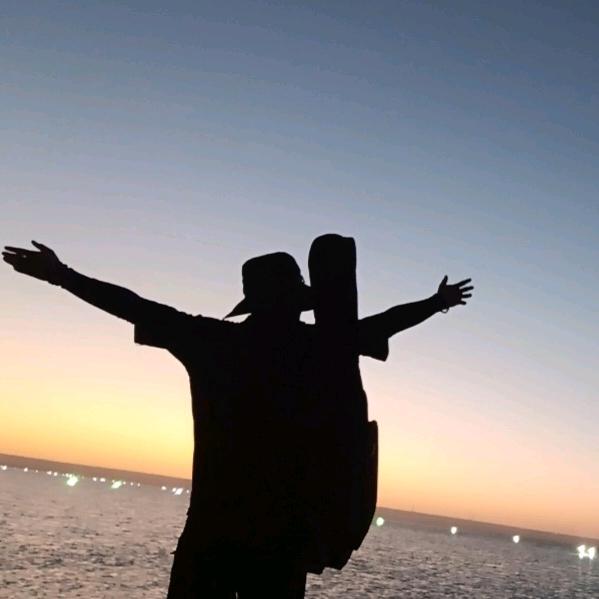 背着吉他去工地