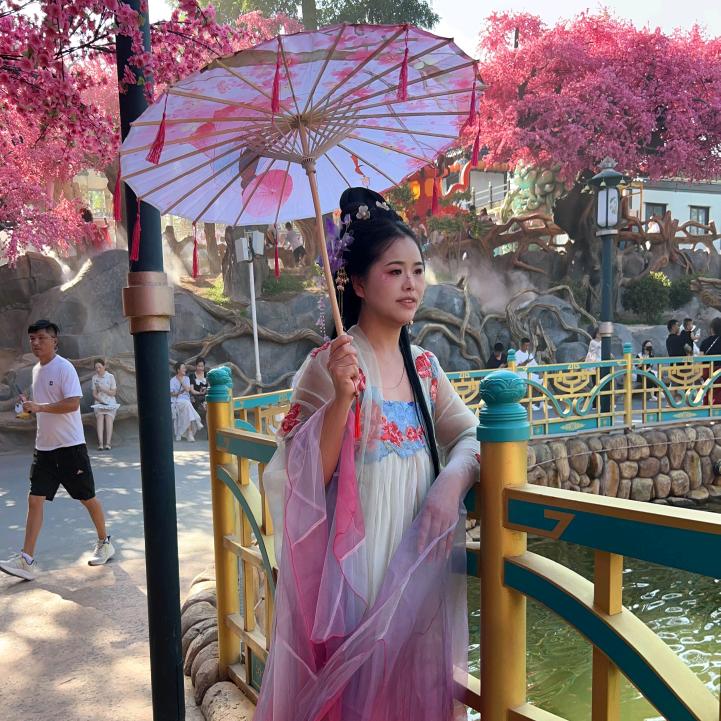 👯小女子෧ී⸙