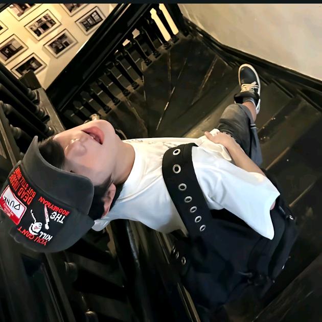 玻嗳